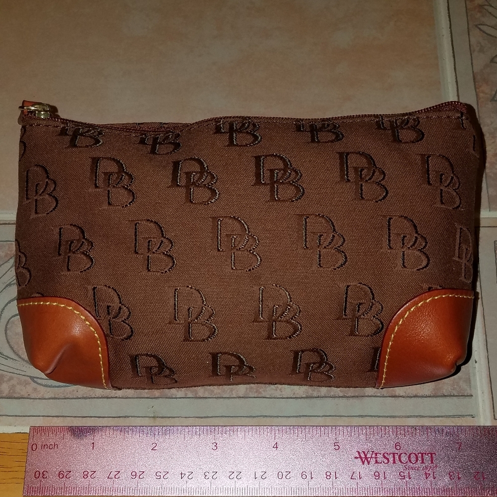 Dooney & Bourke Make Up Bag In Signature & Leather